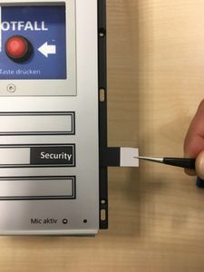 So einfach kann die Beschriftung der Zieltasten der Sprechstelle ausgetauscht werden.